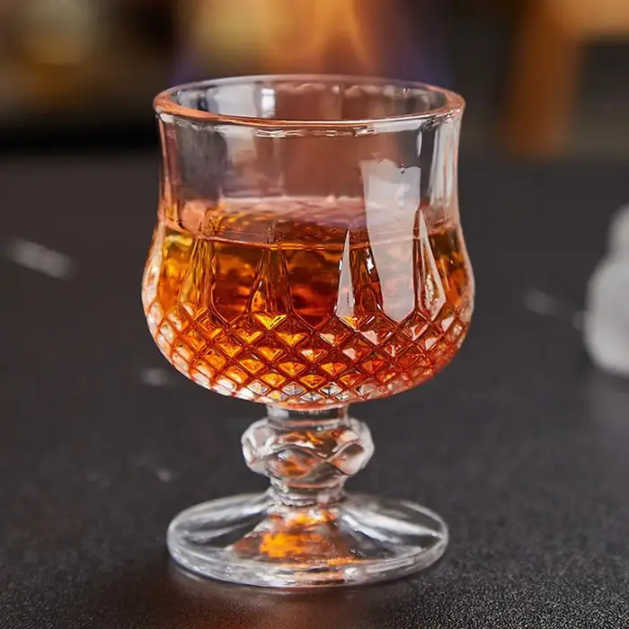 6 pièces créatif Vintage sculpté verre tasse Mini fruits liqueur