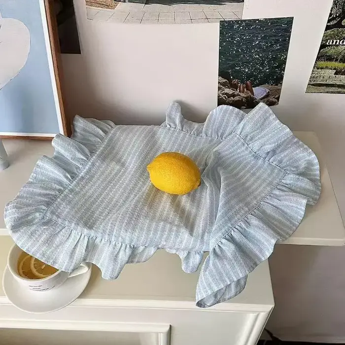 Set de table rayé à volants