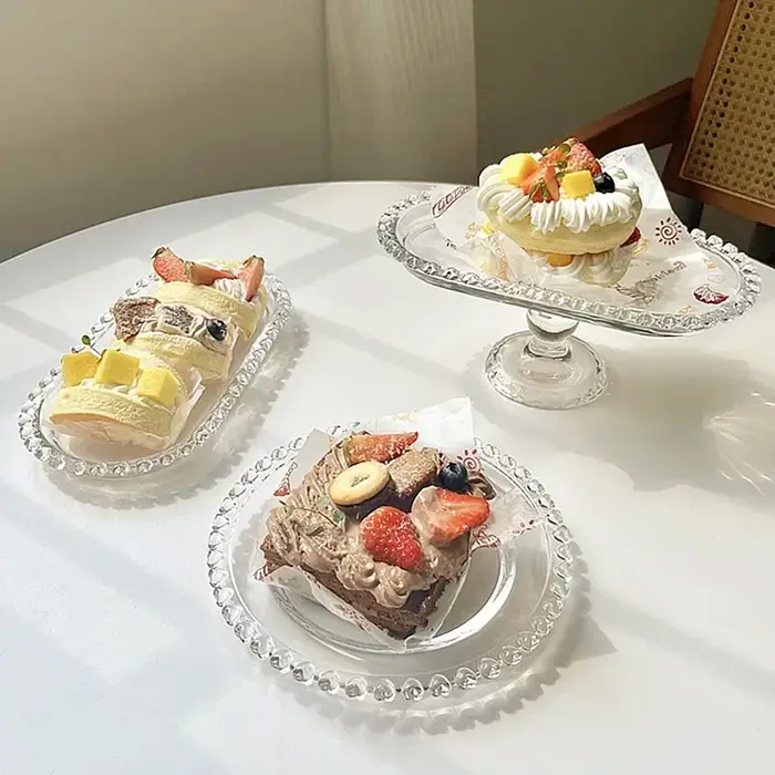 Assiette en verre de fruits d'amour en forme de coeur rétro