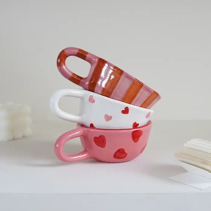 1 tasse en céramique rayée rose