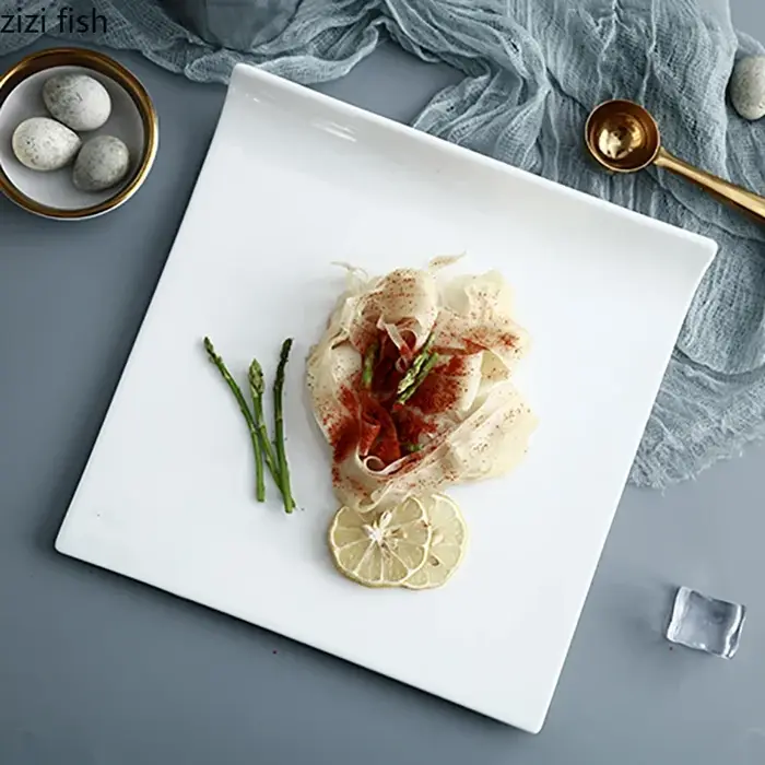 Assiette carrée en céramique