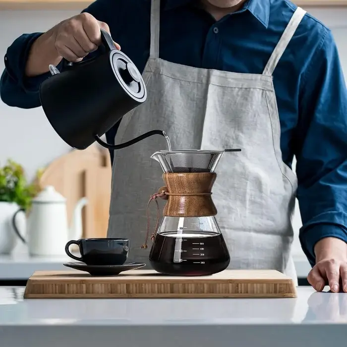 Cafetière à verser manuelle avec manchon en bois