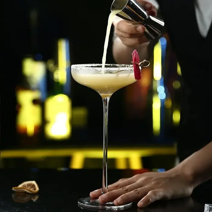 Verre à Martini élégant à tige ultra haute pour Bar japonais