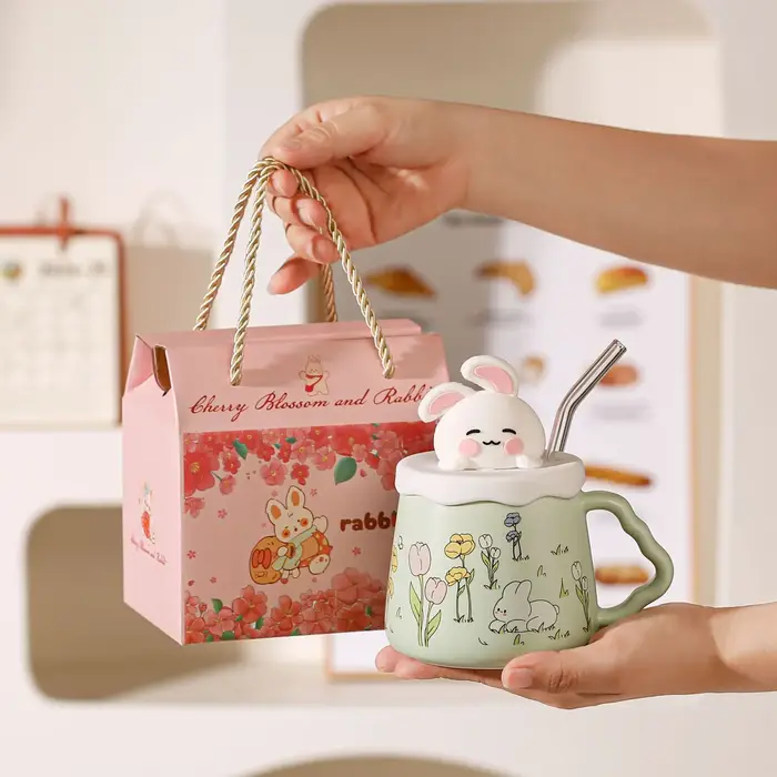 Tasse de lapin mignon de dessin animé avec couvercle
