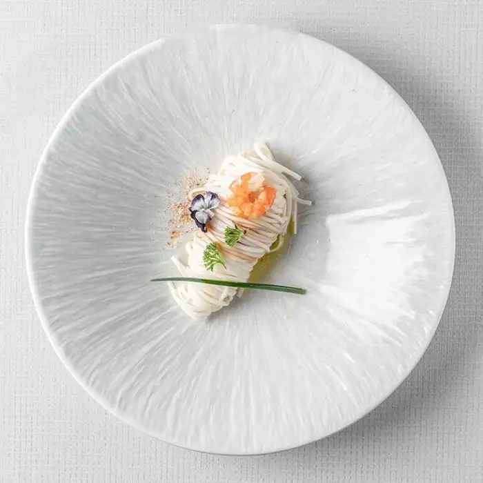 Assiette Profonde Créative avec Chapeau Blanc