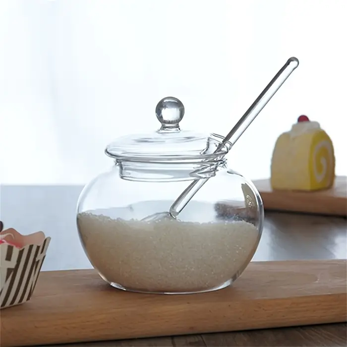 Pot en verre avec couvercle