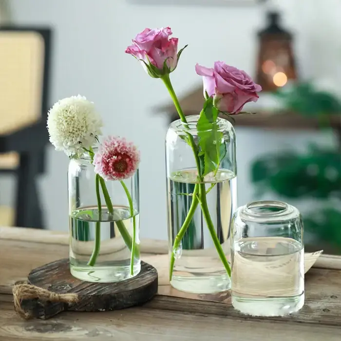 Vase en verre cylindrique moderne