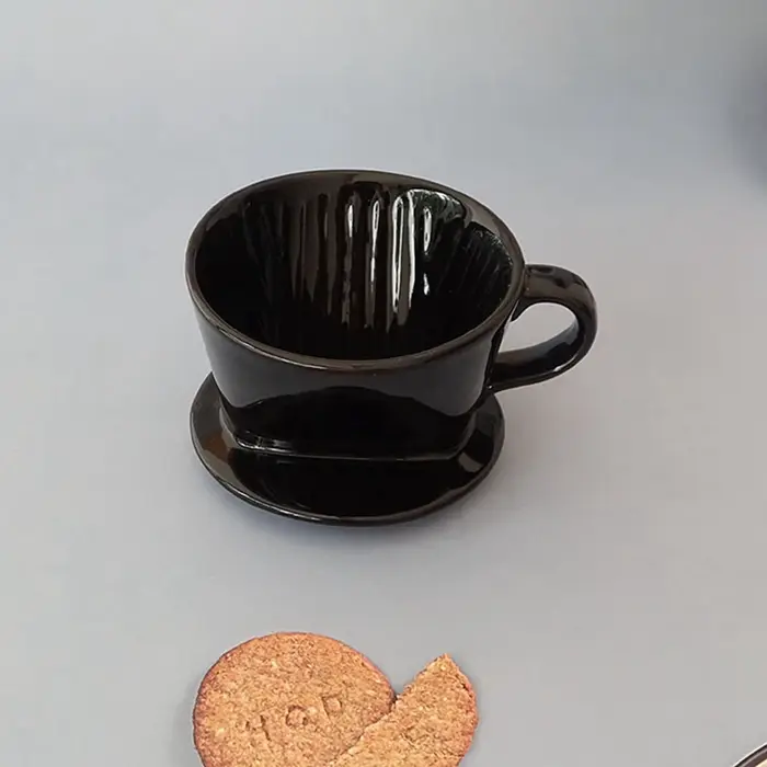 Goutteur à café en céramique noire réutilisable