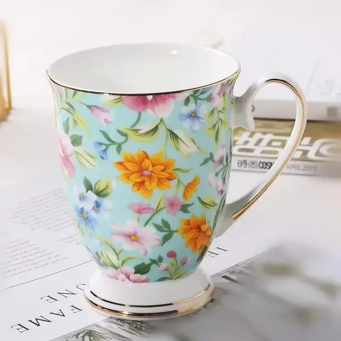 Tasses à café en porcelaine d'os