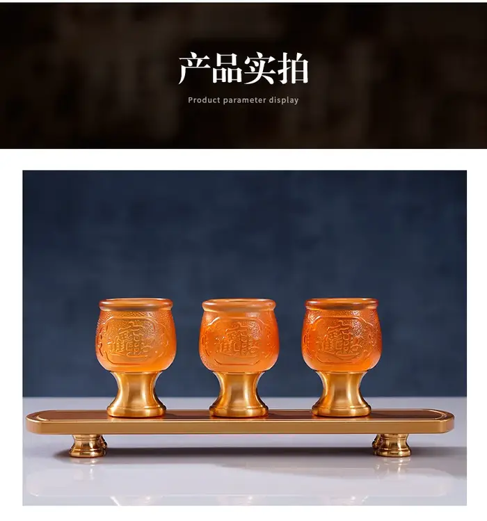 Tasses de glaçage colorées pour offrir du vin ou de l'eau