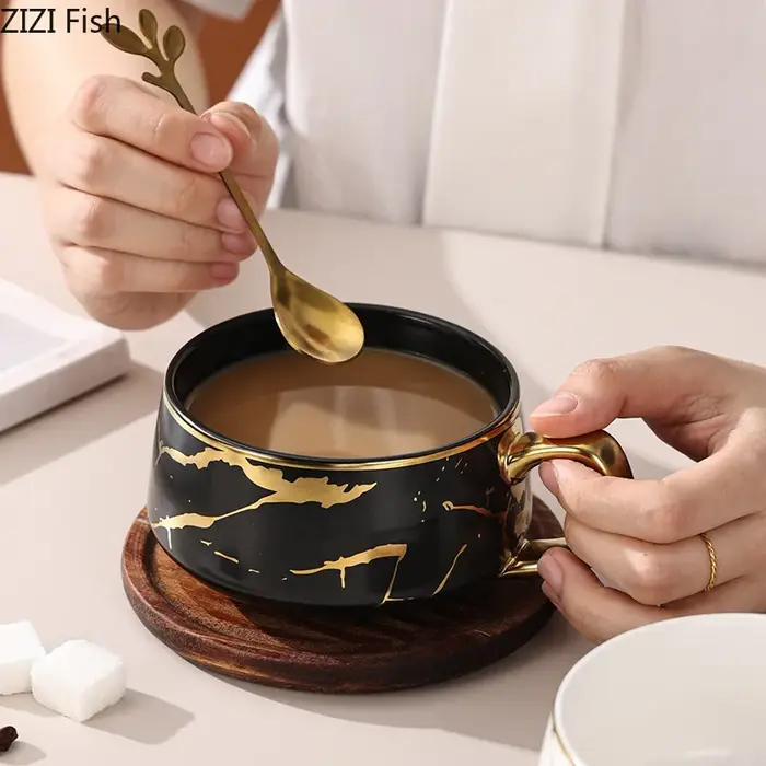 Tasse à café en céramique texturée effet marbre nordique