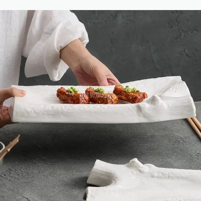 Assiette en céramique blanche mate, assiette de service, assiette à dessert, assiette à collation, assiette à sushi, assiettes en forme de branche d'arbre, vaisselle moléculaire pour restaurant
