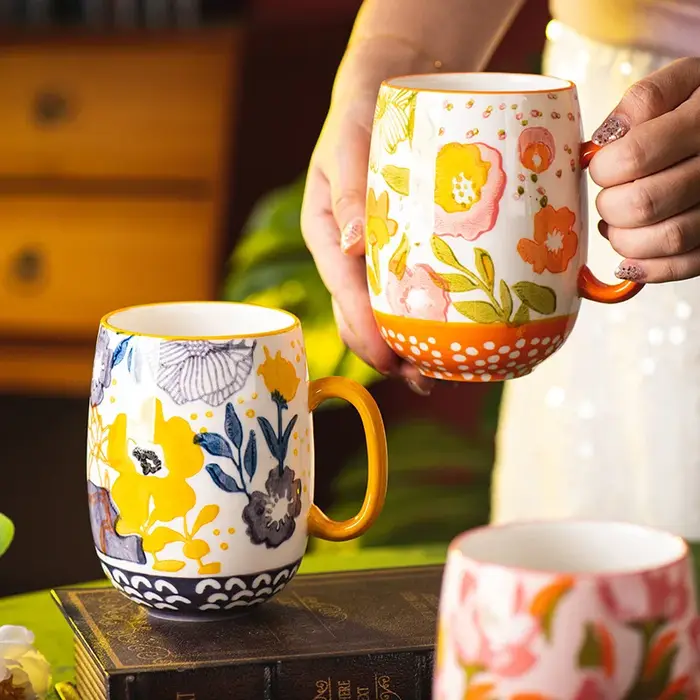 Tasse à café en céramique rétro dessinée à la main