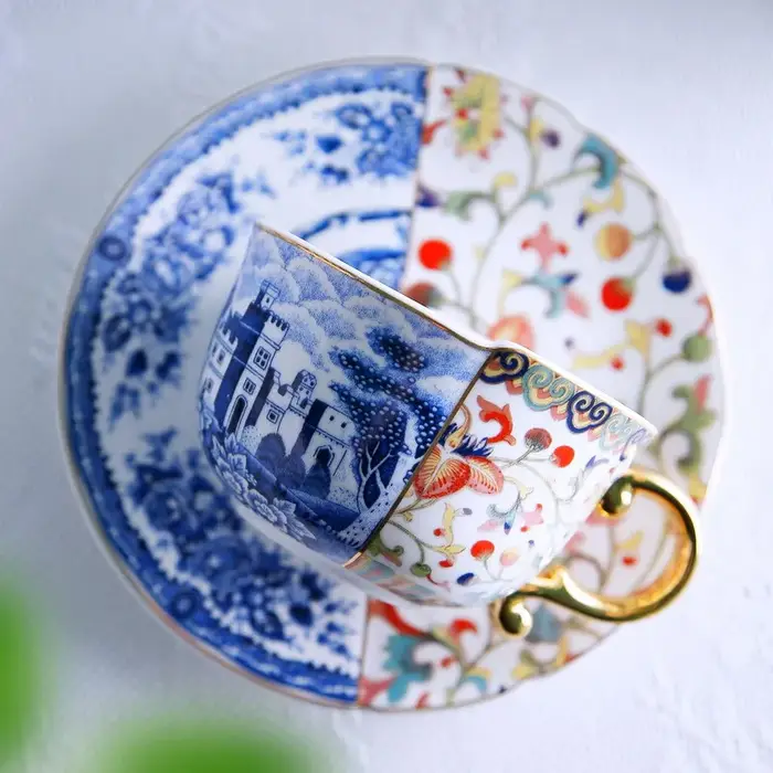 Tasse à café en céramique pour le thé de l'après-midi avec soucoupe