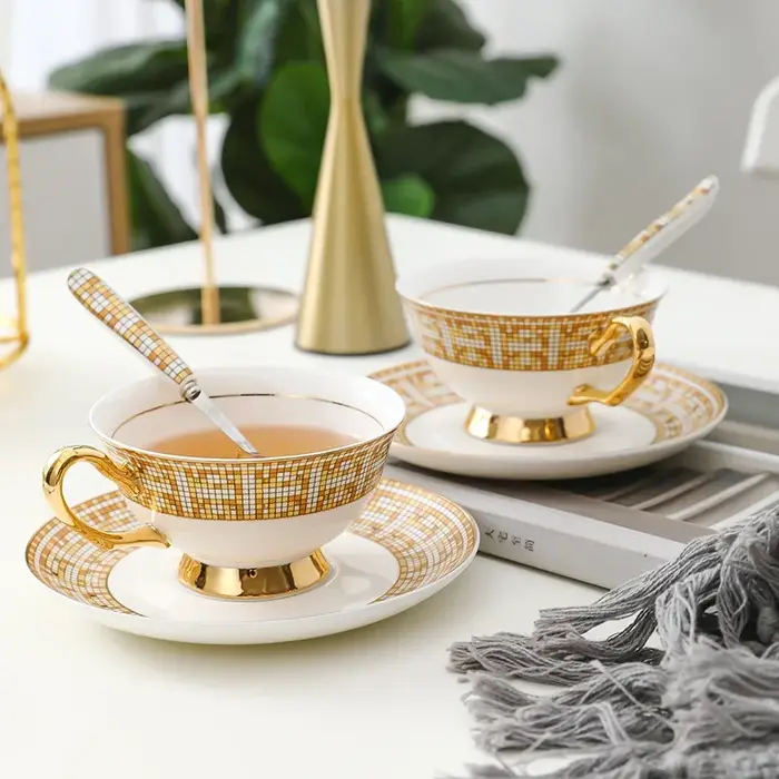Tasse à thé en céramique à fleurs