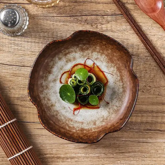 Assiettes à salade irrégulières haut de gamme en céramique rétro de style chinois