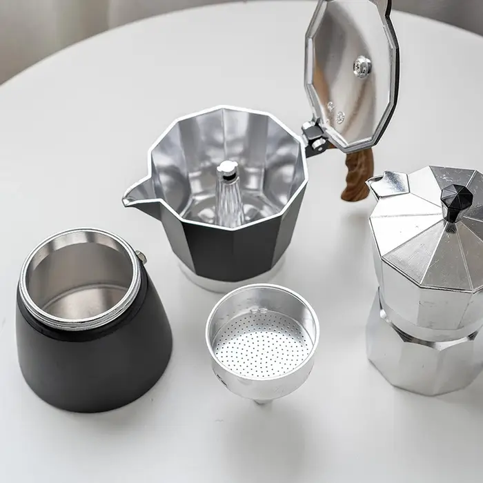 Pot moka en aluminium pour 6 services