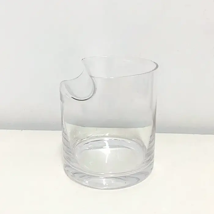 Verre à whisky et à cigares sur les tasses supérieures
