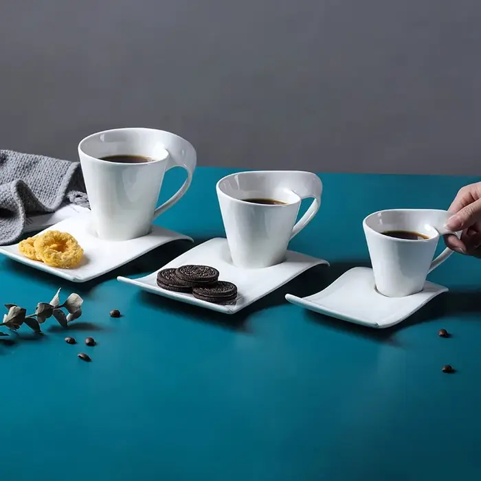 Ensemble de tasses à café et soucoupes en porcelaine ondulée européenne