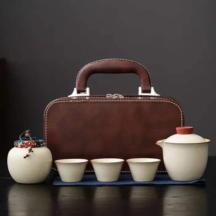 Service à thé de voyage Ru Kiln avec un pot et trois tasses à pression en céramique d'extérieur standard