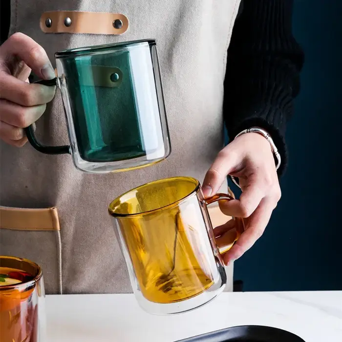 Tasse astronomique en verre coloré avec poignée