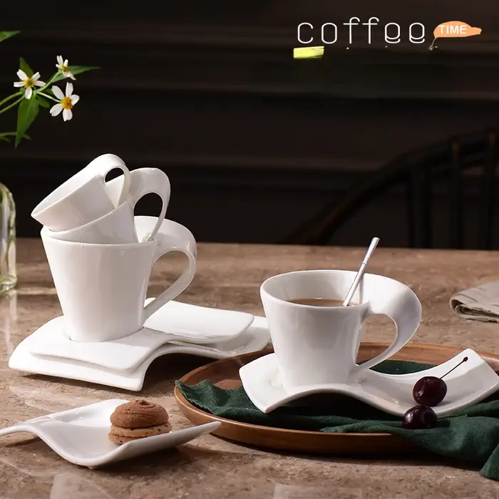 Ensemble de tasses à café et soucoupes en porcelaine ondulée européenne