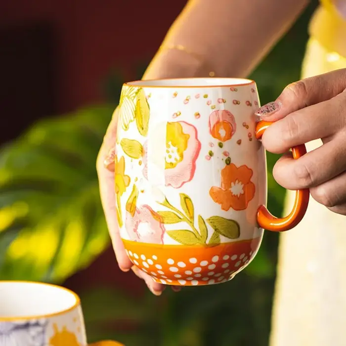 Tasse à café en céramique rétro dessinée à la main
