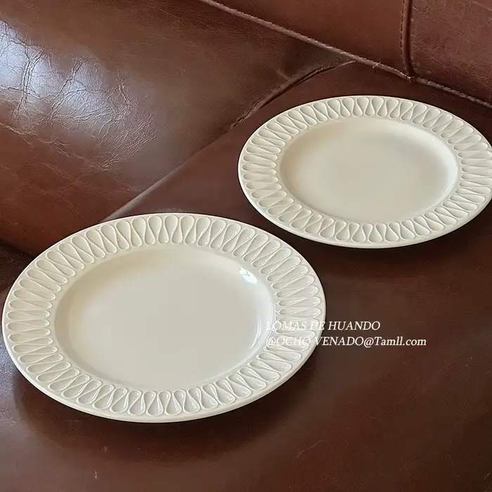 Assiette en Relief blanche française