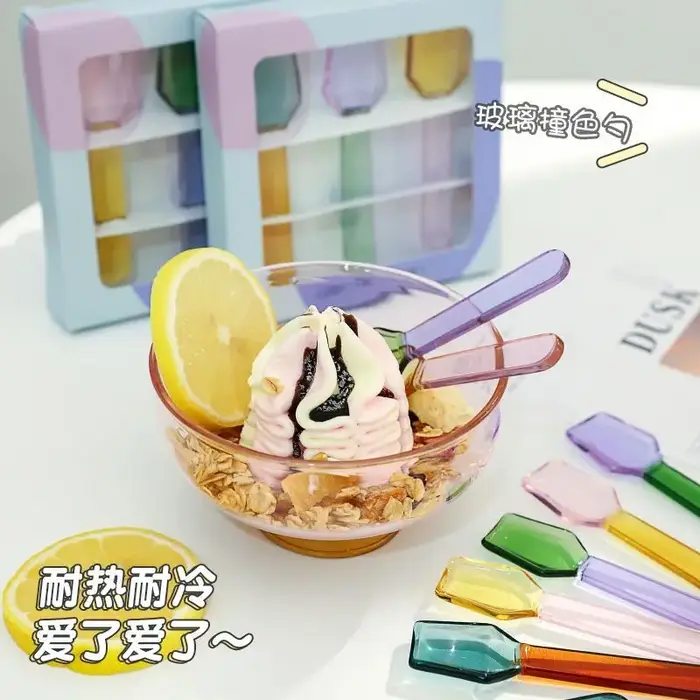 Cuillère en verre coloré pour dessert