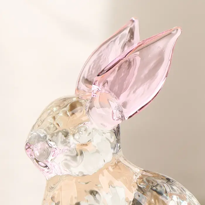 Statue en cristal de main de lapin en verre