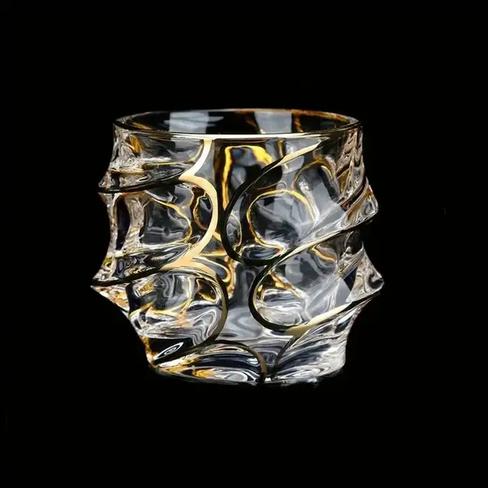 Verre à whisky de luxe avec ligne dorée