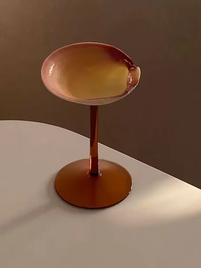 Verre à vin en forme de conque naturelle