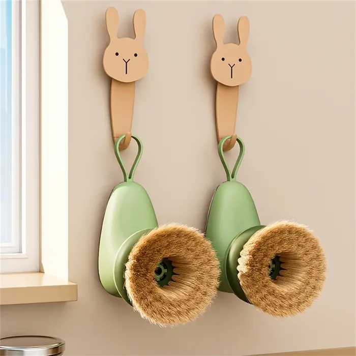 1 Brosse à vaisselle avec distributeur de savon