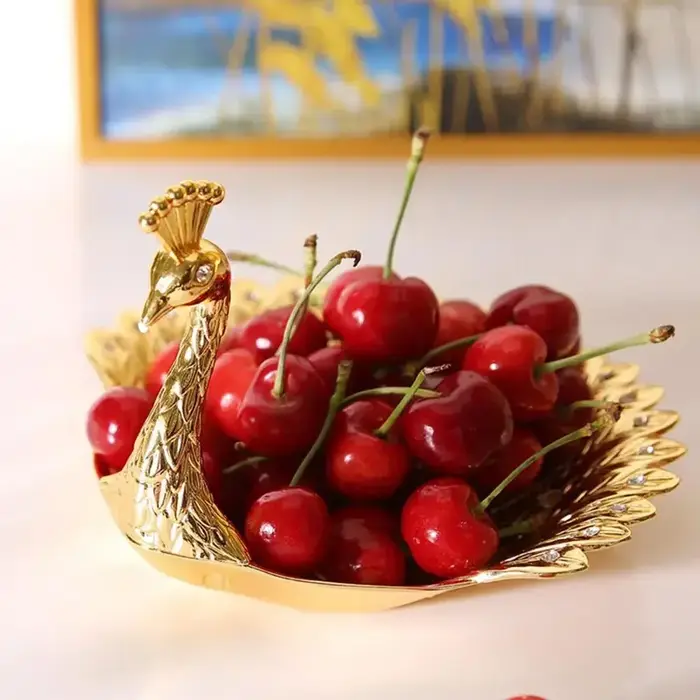 Joli assiette de fruits paon doré