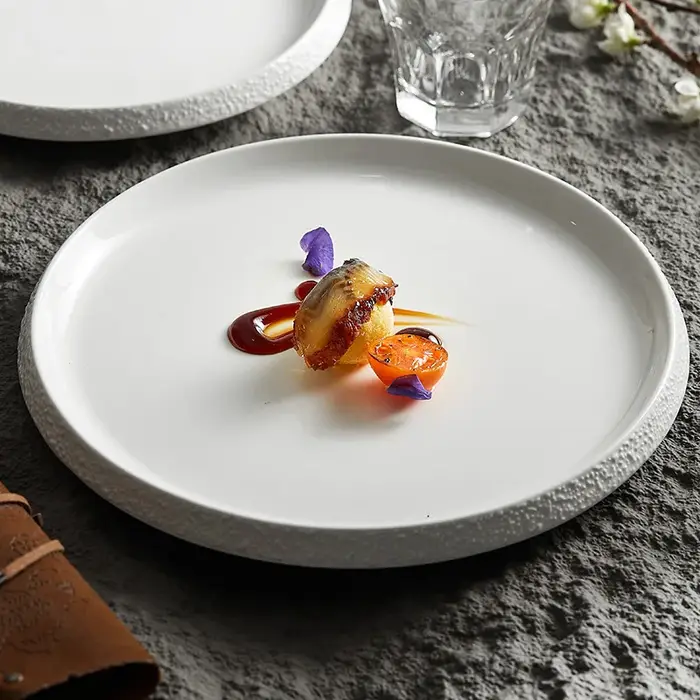 Assiette occidentale à steak de cuisine artistique en porcelaine blanche
