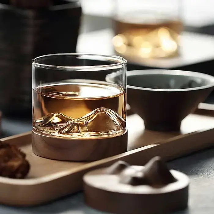 Verre à whisky de montagne avec Base en bois