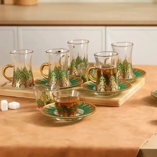 Ensemble de 18 tasses à café turques du Moyen-Orient en verre