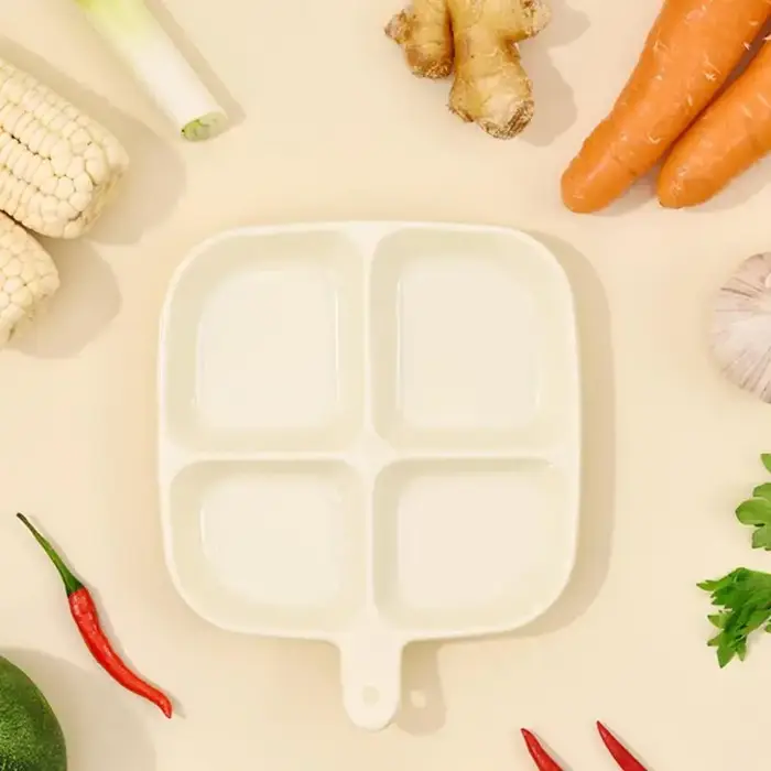 Assiettes divisées à quatre grilles
