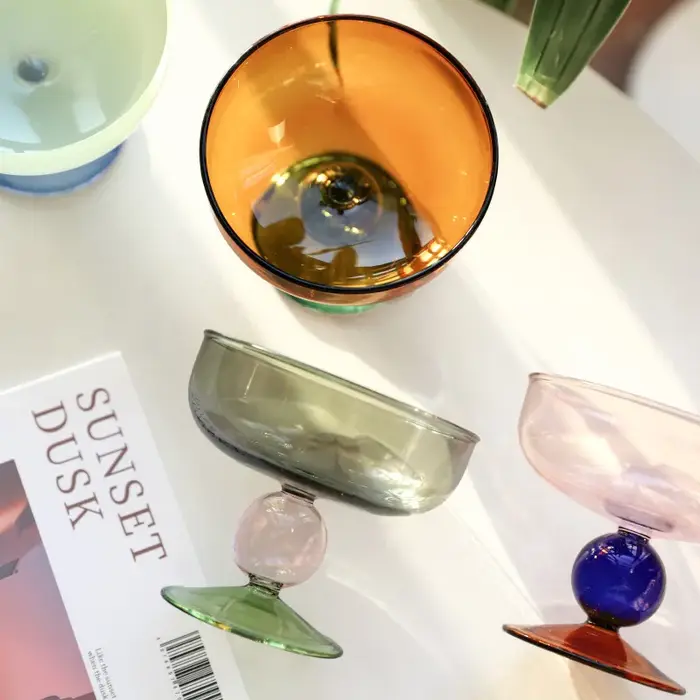 Tasse à crème glacée colorée