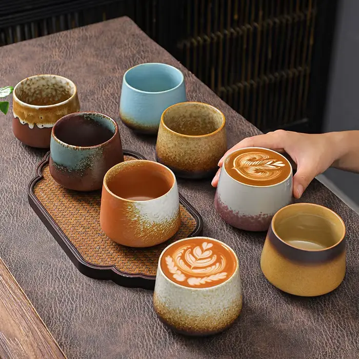 Tasses à thé colorées rétro