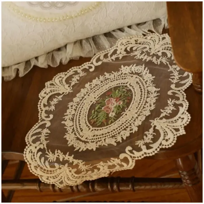 Couverture de Table à manger brodée