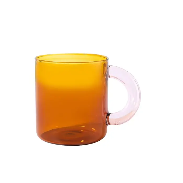 Tasse en verre faite d'artisanat