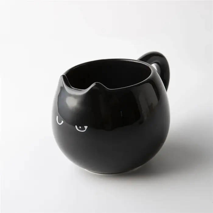 Tasse en céramique en forme de chat