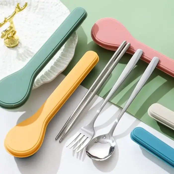 Couverts avec mallette de rangement