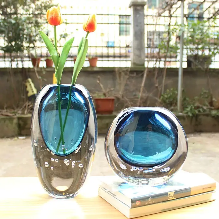 Vase en verre de cristal transparent bleu