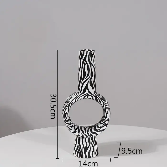Vase en céramique à rayures zébrées
