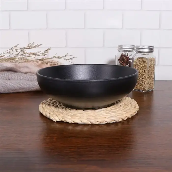 Filles à soupe japonaise pour servir la salade