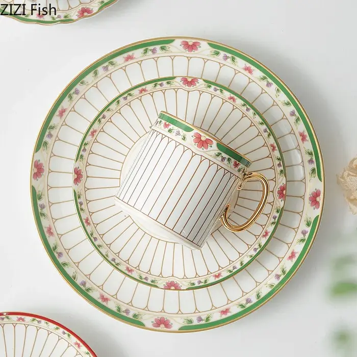 Tasse et soucoupe en céramique à cœur rayé plaqué or classique