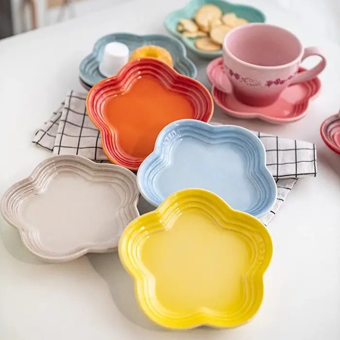 Petite assiette en fleur de prunier de 14cm