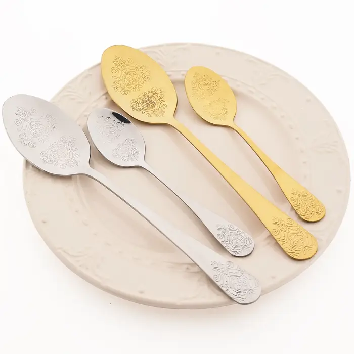 Ensemble de couverts dorés miroir